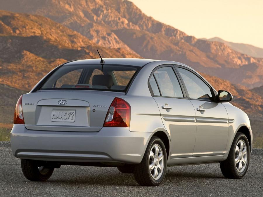  Hyundai Accent Sedan 2006 года  (US) (фото 6 из 9)